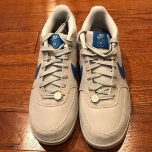 Nike Sky Force 3/4 - Size 10.5